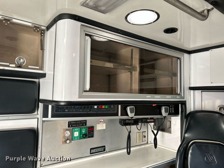 image for item NR9442 2013 Chevrolet Express 4500  ambulance