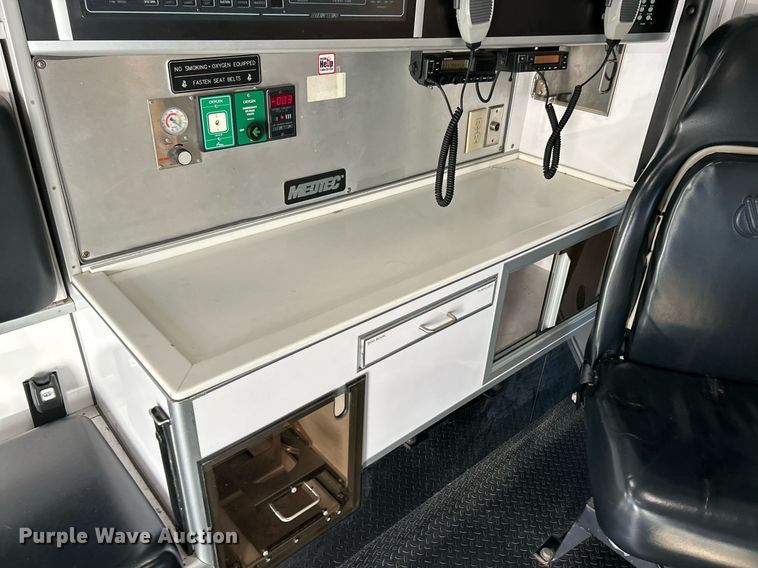 image for item NR9442 2013 Chevrolet Express 4500  ambulance