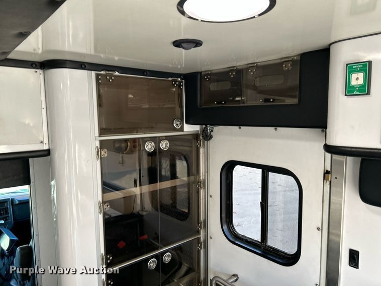 image for item NR9442 2013 Chevrolet Express 4500  ambulance