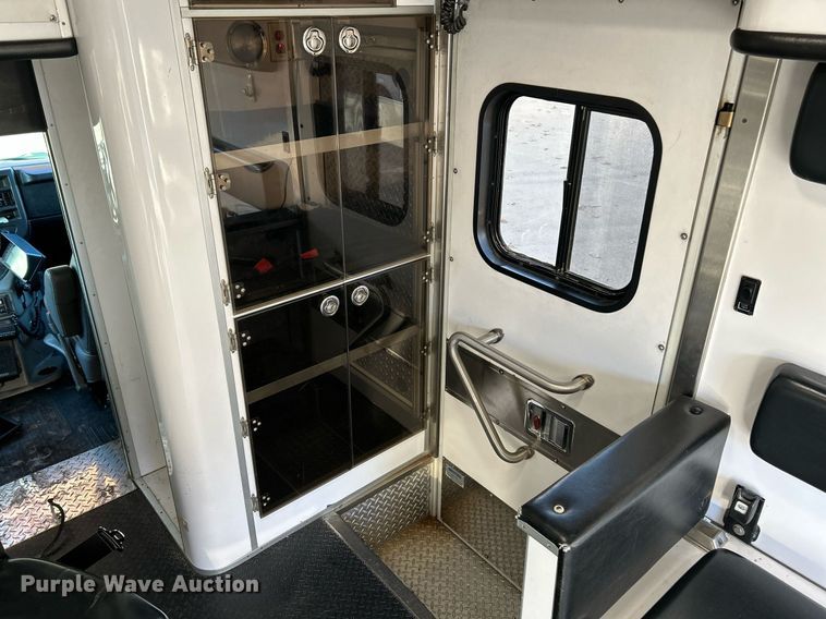 image for item NR9442 2013 Chevrolet Express 4500  ambulance