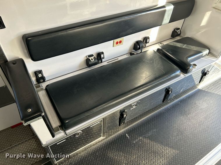 image for item NR9442 2013 Chevrolet Express 4500  ambulance