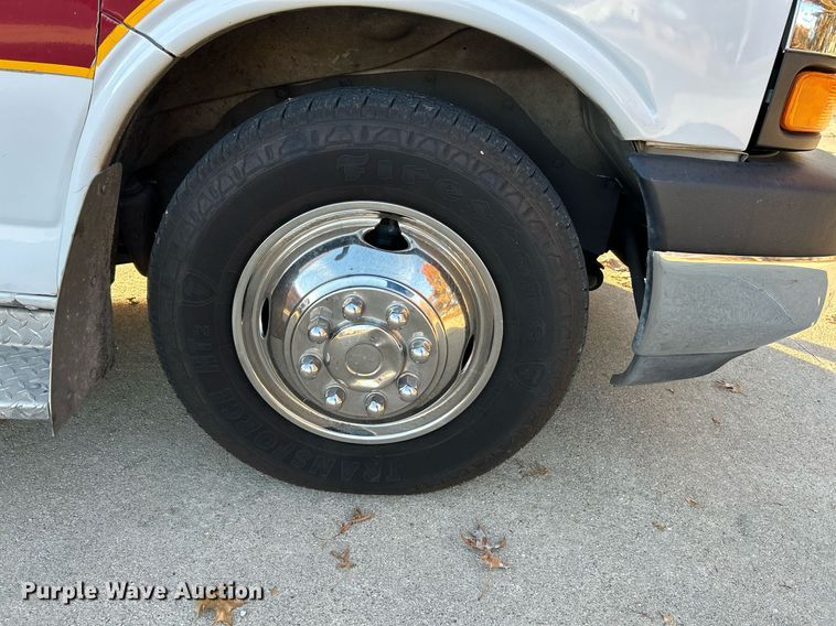 image for item NR9442 2013 Chevrolet Express 4500  ambulance
