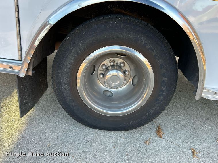 image for item NR9442 2013 Chevrolet Express 4500  ambulance