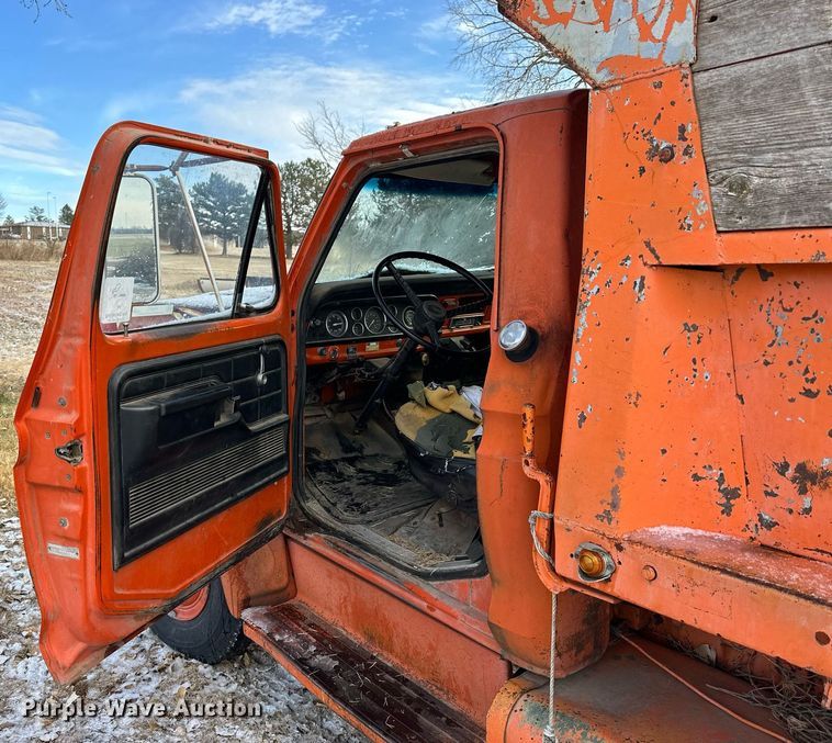 image for item NS9070 1973 Ford F600  dump truck