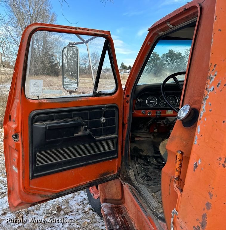 image for item NS9070 1973 Ford F600  dump truck