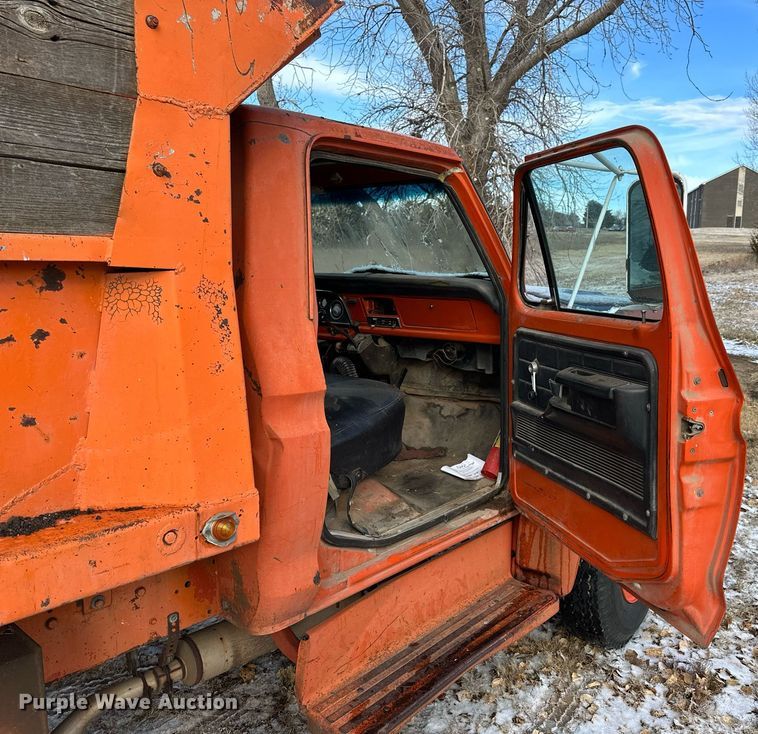image for item NS9070 1973 Ford F600  dump truck