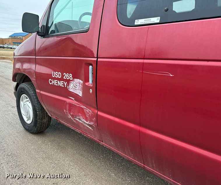 image for item NX9989 1998 Ford Club Wagon  van