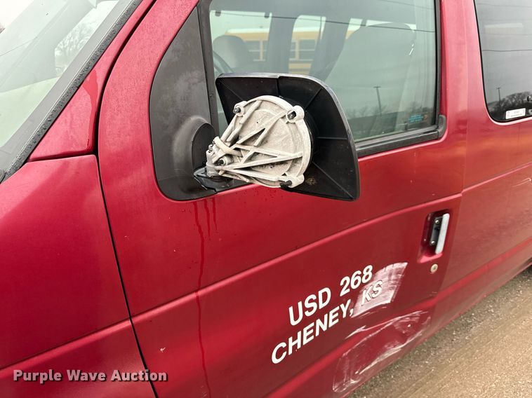 image for item NX9989 1998 Ford Club Wagon  van