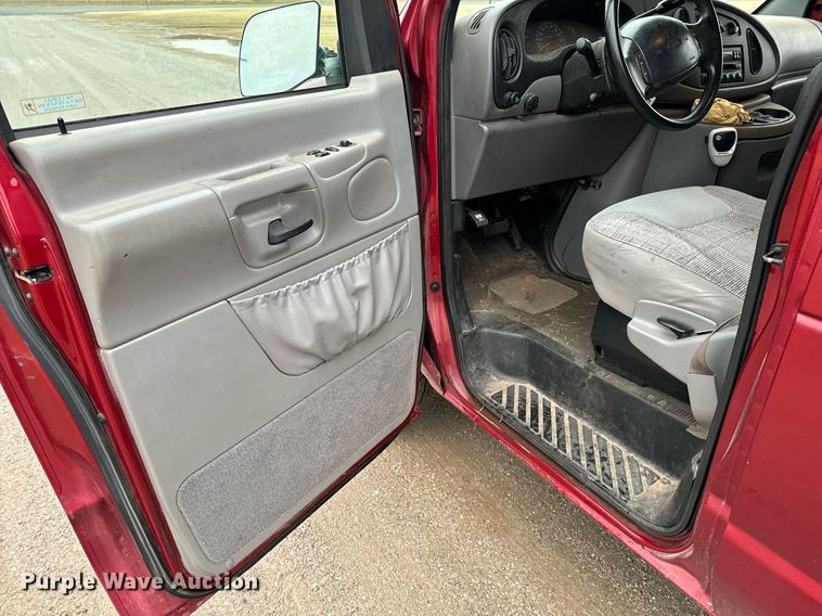 image for item NX9989 1998 Ford Club Wagon  van