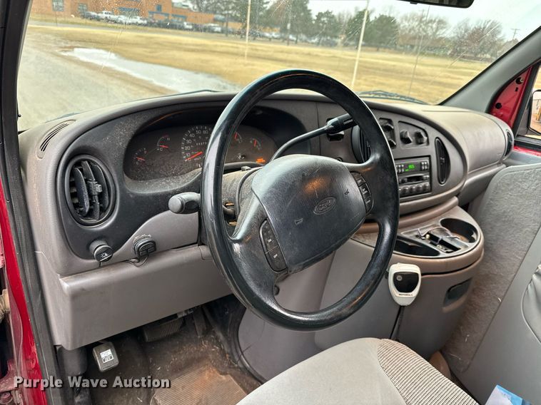 image for item NX9989 1998 Ford Club Wagon  van