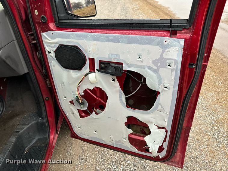 image for item NX9989 1998 Ford Club Wagon  van