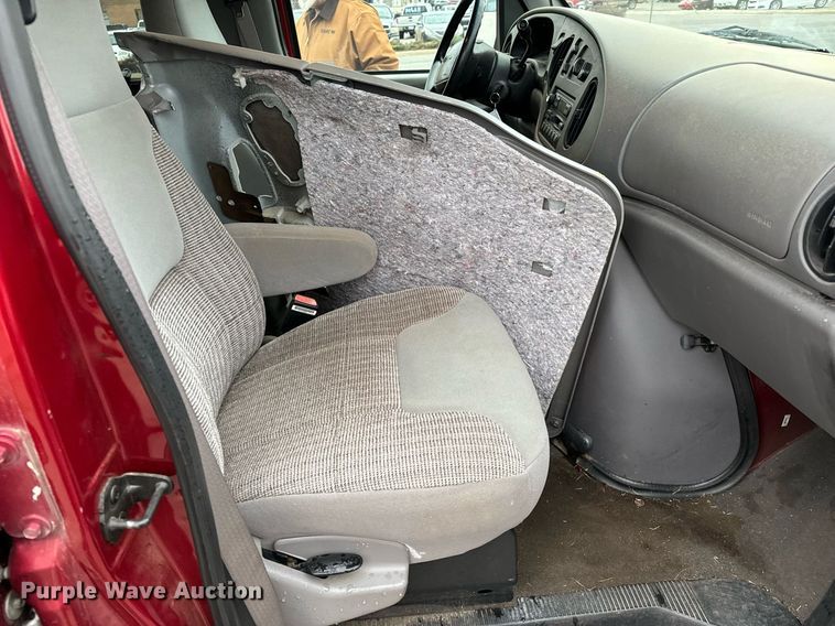 image for item NX9989 1998 Ford Club Wagon  van