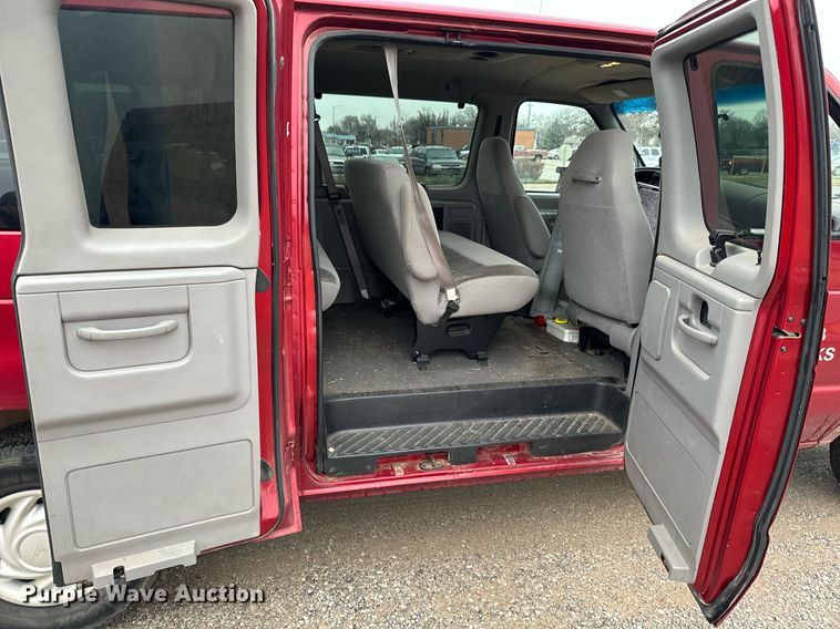 image for item NX9989 1998 Ford Club Wagon  van