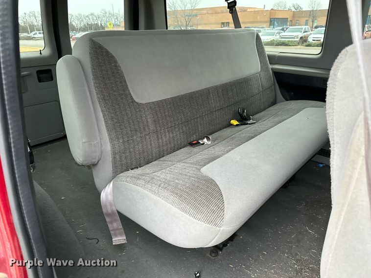 image for item NX9989 1998 Ford Club Wagon  van