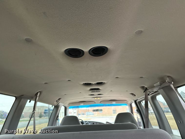 image for item NX9989 1998 Ford Club Wagon  van