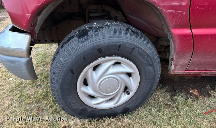 image for item NX9989 1998 Ford Club Wagon  van