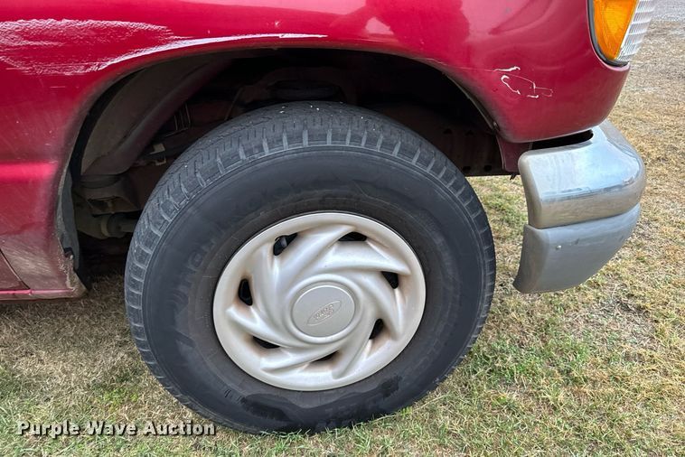 image for item NX9989 1998 Ford Club Wagon  van