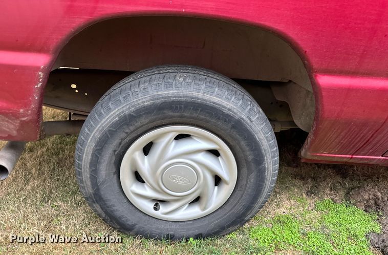 image for item NX9989 1998 Ford Club Wagon  van