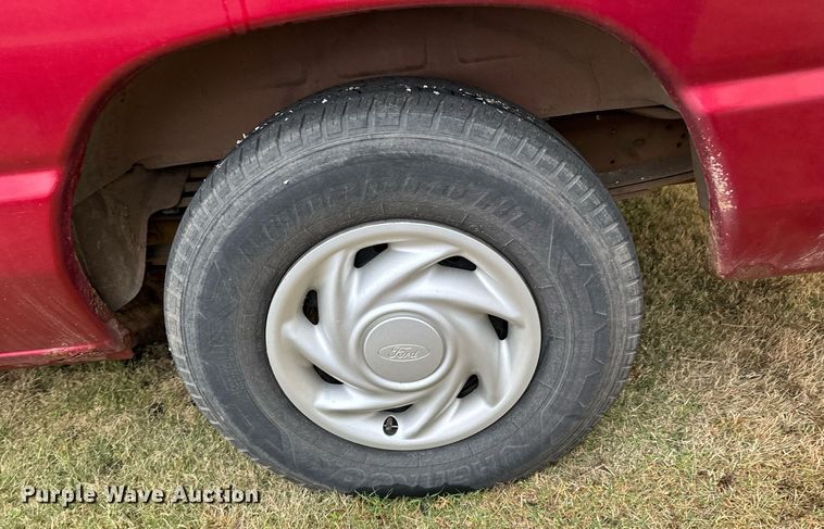 image for item NX9989 1998 Ford Club Wagon  van