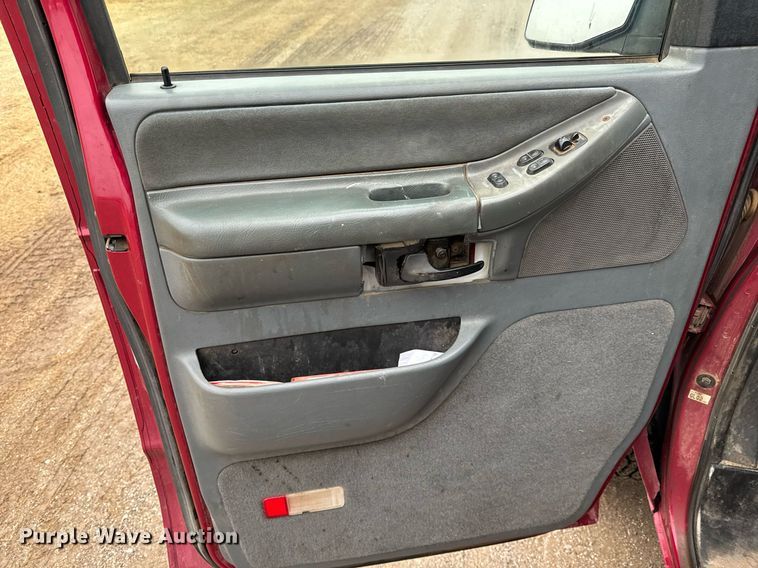 image for item NX9990 1995 Ford Club Wagon  van