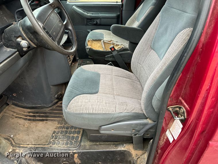 image for item NX9990 1995 Ford Club Wagon  van