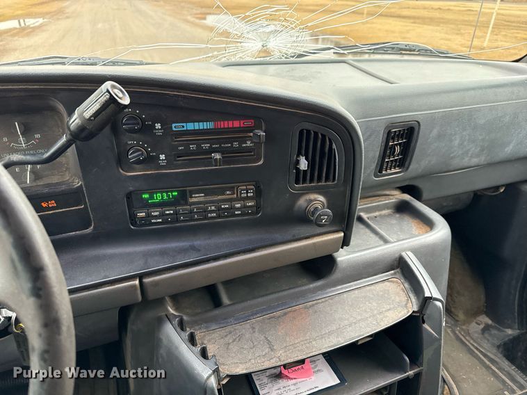 image for item NX9990 1995 Ford Club Wagon  van