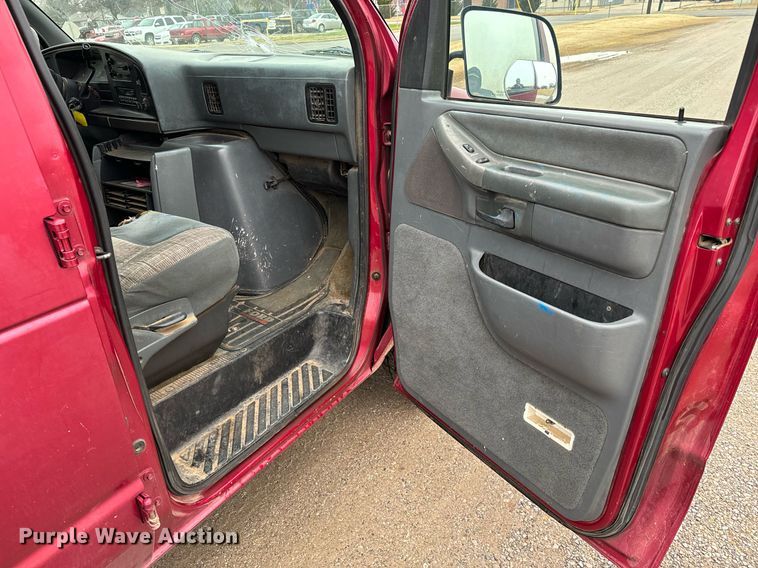 image for item NX9990 1995 Ford Club Wagon  van