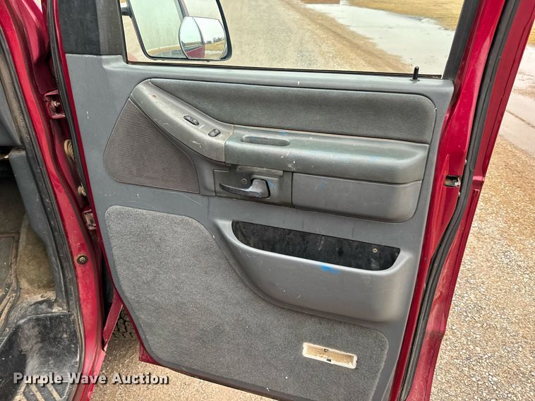 image for item NX9990 1995 Ford Club Wagon  van