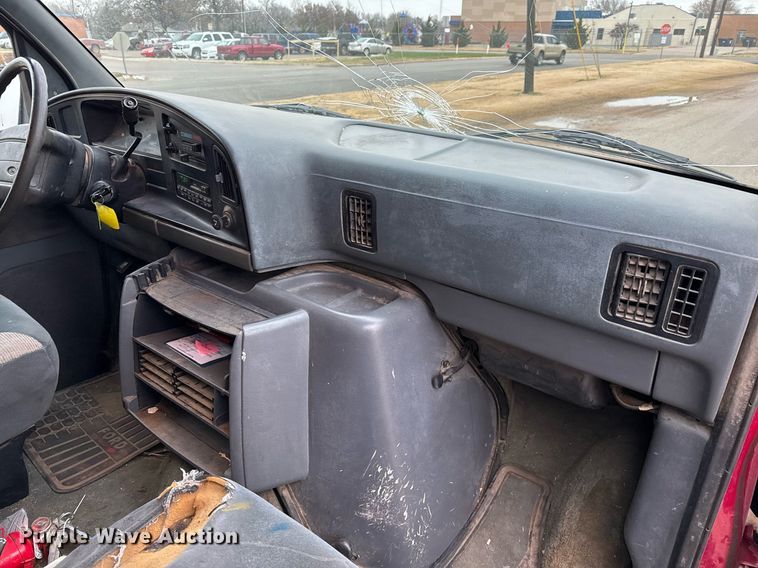 image for item NX9990 1995 Ford Club Wagon  van