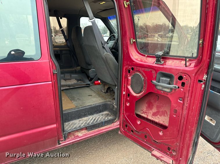 image for item NX9990 1995 Ford Club Wagon  van