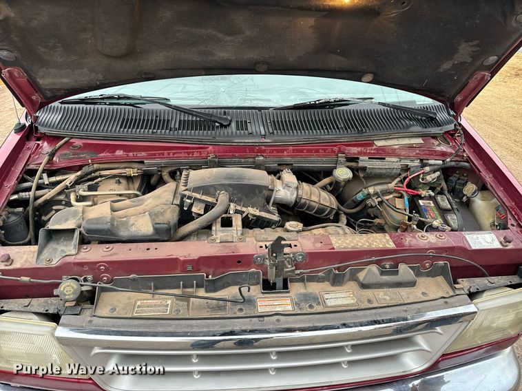 image for item NX9990 1995 Ford Club Wagon  van