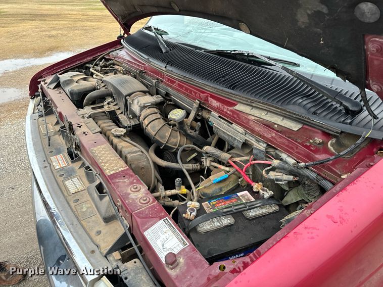 image for item NX9990 1995 Ford Club Wagon  van