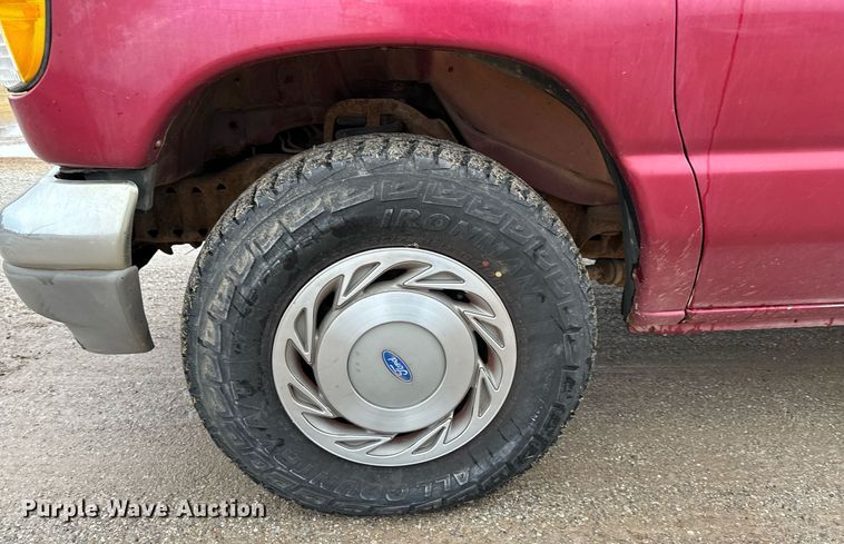 image for item NX9990 1995 Ford Club Wagon  van