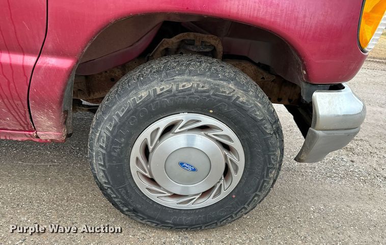 image for item NX9990 1995 Ford Club Wagon  van