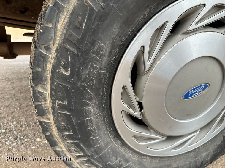 image for item NX9990 1995 Ford Club Wagon  van