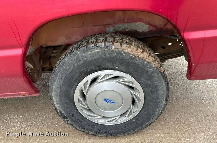 image for item NX9990 1995 Ford Club Wagon  van