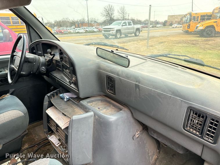 image for item NX9991 1996 Ford Club Wagon  van