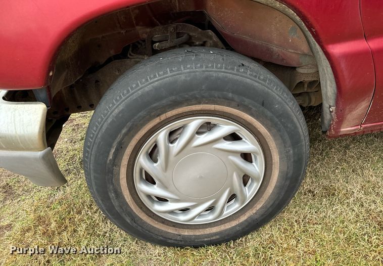 image for item NX9991 1996 Ford Club Wagon  van