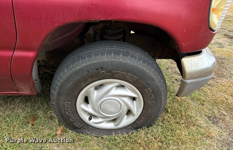 image for item NX9991 1996 Ford Club Wagon  van