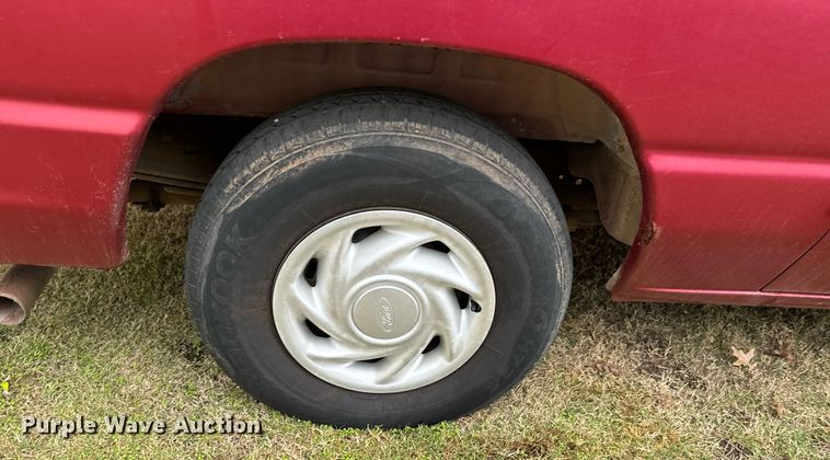 image for item NX9991 1996 Ford Club Wagon  van