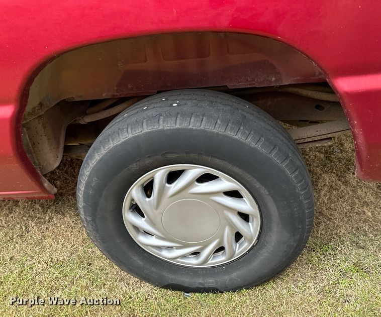 image for item NX9991 1996 Ford Club Wagon  van