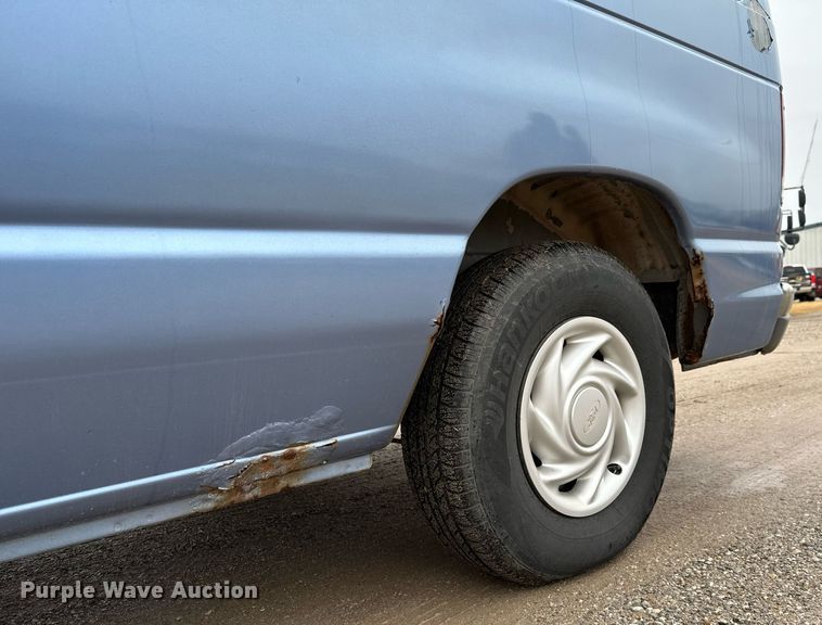 image for item NX9992 1997 Ford Club Wagon  van