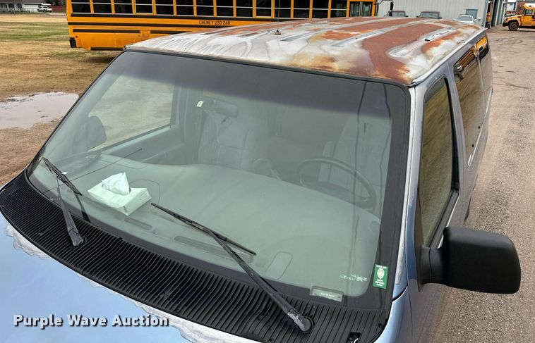 image for item NX9992 1997 Ford Club Wagon  van