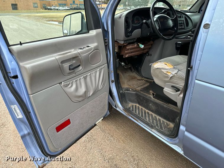 image for item NX9992 1997 Ford Club Wagon  van