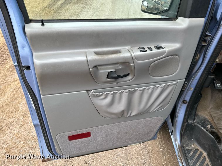 image for item NX9992 1997 Ford Club Wagon  van