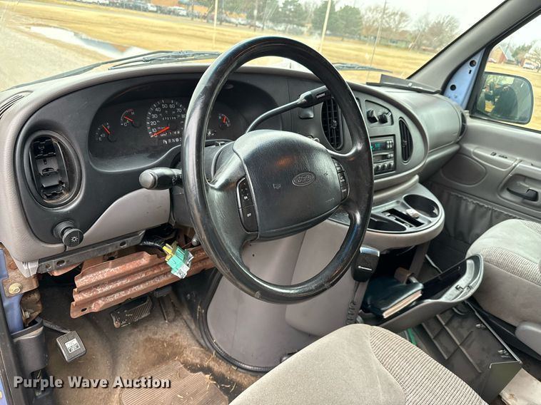 image for item NX9992 1997 Ford Club Wagon  van