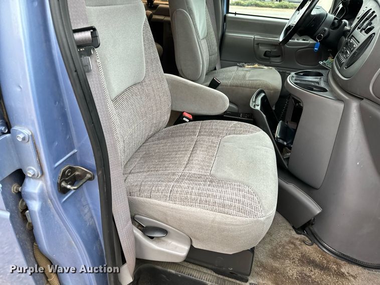 image for item NX9992 1997 Ford Club Wagon  van