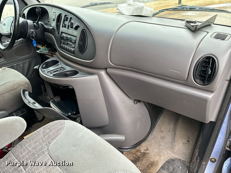 image for item NX9992 1997 Ford Club Wagon  van