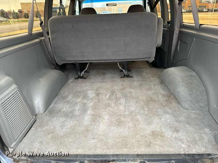 image for item NX9992 1997 Ford Club Wagon  van