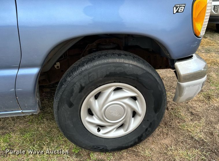 image for item NX9992 1997 Ford Club Wagon  van